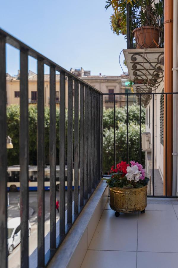 Ai Bastioni Del Massimo Acomodação com café da manhã Palermo Exterior foto